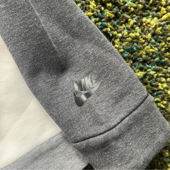 Nike Tech Grey Fleece Pullover (L) - Picture 4 of 8